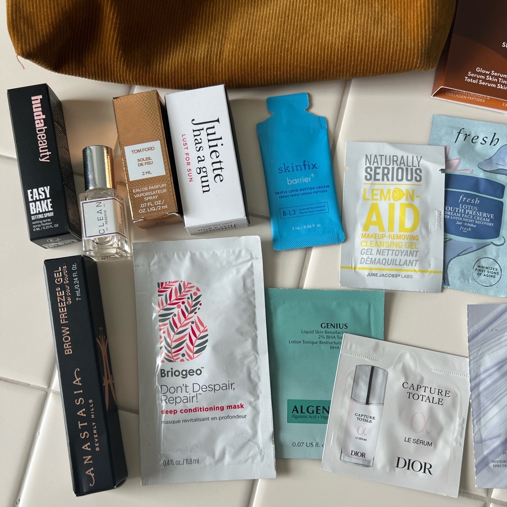 Cosmetic Samples Bundle - Picture 3 of 3
